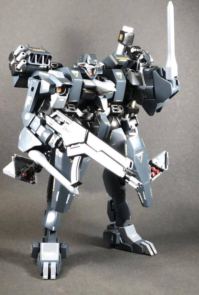 両脚部側面に装備されていたブレードは戦闘時に取り回しが悪いとパイロットの意見により廃止し、代わりに腕に展開式のパイルを装備させ利便性の向上を目指した。
また、両脚部には右ブースターに装備されていたミサイルユニットを装備している。