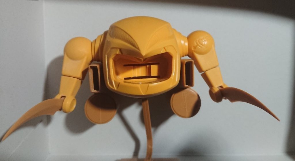 今の目で見ても造形的には完璧ではないかと。腕は旧キットお馴染みの、ハメてから捻る方式でアトハメ化してしています。何気に肩のマーキングがディテールで表現されてるんですよね。デカールはまだ同梱されてない時代のキットですからね…ところで、ザクレロの「クチビル」のところって、あれ本来は色が違うのではなくて、影になってるだけではないかと思うんですがどう思います?