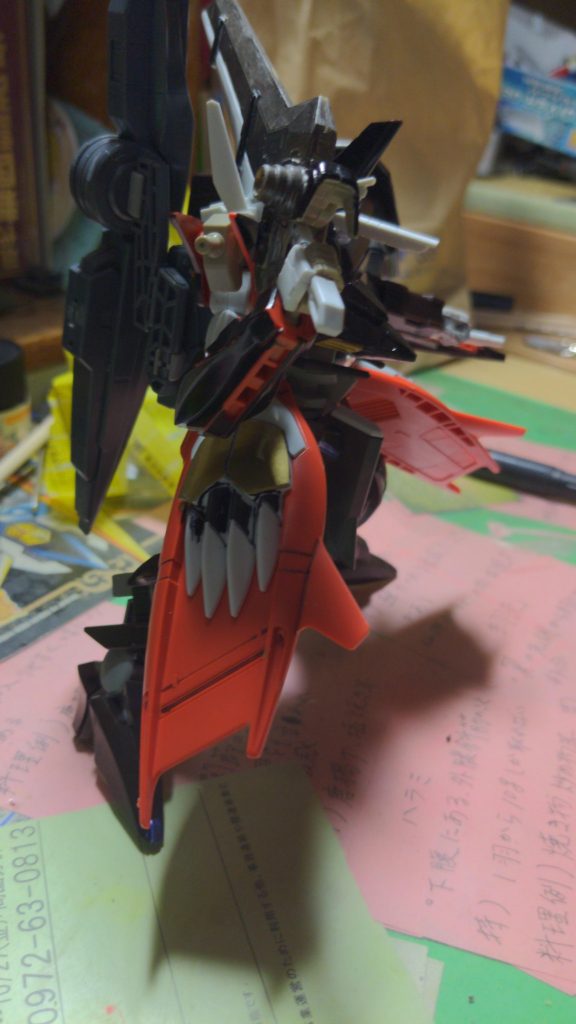 GNファング(複合型試験機用)
もともとは、ツヴァイが装備する為に開発された無線誘導兵器、ツヴァイの機体自体は、完成されていた為に装甲色は、そのままである、ファング自体も完成済みだったがシステムが未完成だった為実験も兼ねて装備している！ヨハンは、これらの装備を一人で扱う事が出来る！！