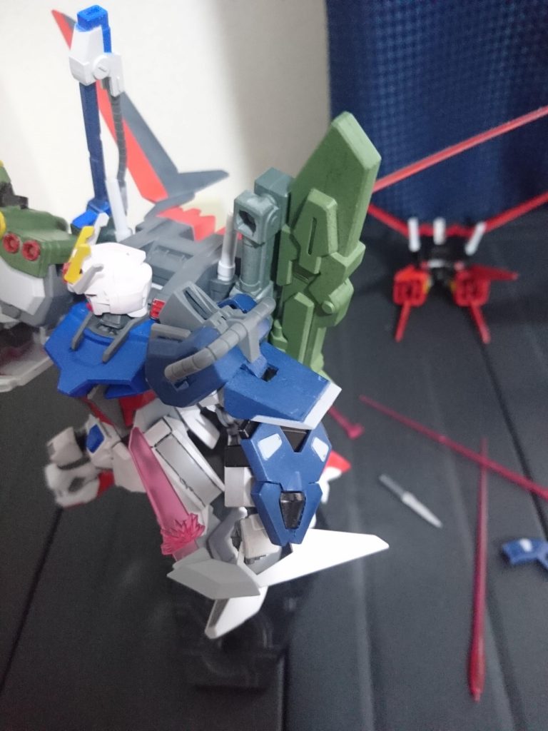 ソードの肩アーマーを可動式にして左腕の可動域各ほ