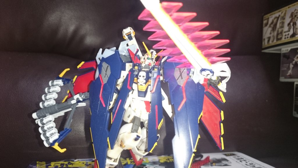 ムラマサ・ブラスター。こちらHGBFからの流用品でパール一色だったからガンマカで全塗装っス。やっぱりガンマカのホワイト塗装は地獄っス…けど、それだけにやりきった時の快感がたまらなくてついついやっちゃうっス。……自分はマゾやもしれぬ…。