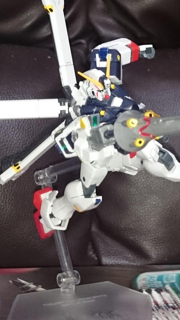 GFF版を参考にX1にショット・ランサーを追加っス。
だってX2改にはスラスターの大型化+バスターランチャーという大きな外見的差異があるのに、X1改はシザーアンカーがスクリューウェッブになっただけとか地味じゃない!?…………というのは口実で実は訳あってHGUC X2がジャンクになったこととGFF版の存在を知ったことが発端だったり。その訳は後述…