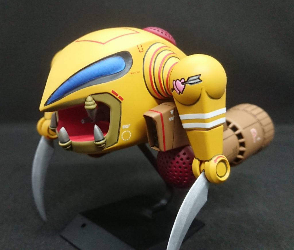 さてタイトルにもあるように、今回のザクレロはMSVのイラストにあるマーキングを再現してみました。当然デカール化されていないので、自作デカールとハセガワフィニッシュシートを細切りしたものが中心です。このちょっとうるさいぐらいの感じがステキ