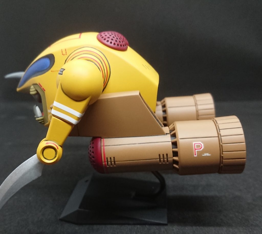 サイド合わせ目を消す必要のない部分の接着は模型用水性接着剤を使いました。プラや塗料を溶かさず、乾燥までに時間があるため、はみ出したりズレが起こってもサッと拭き取ってやり直しがしやすく、タイトな接着箇所が多い旧キットにはもってこいかと