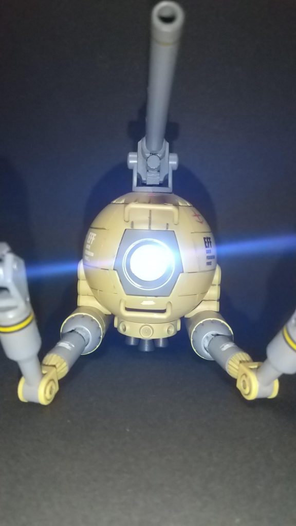 透明プラ板にオーロラデカールを貼ってるので、角度と照明によってキレイ✨