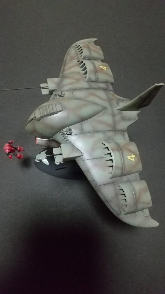 お手本無しに記憶だけで「こんな迷彩だヨナー」で塗りました機銃(スケール考えると主砲並み)も追加