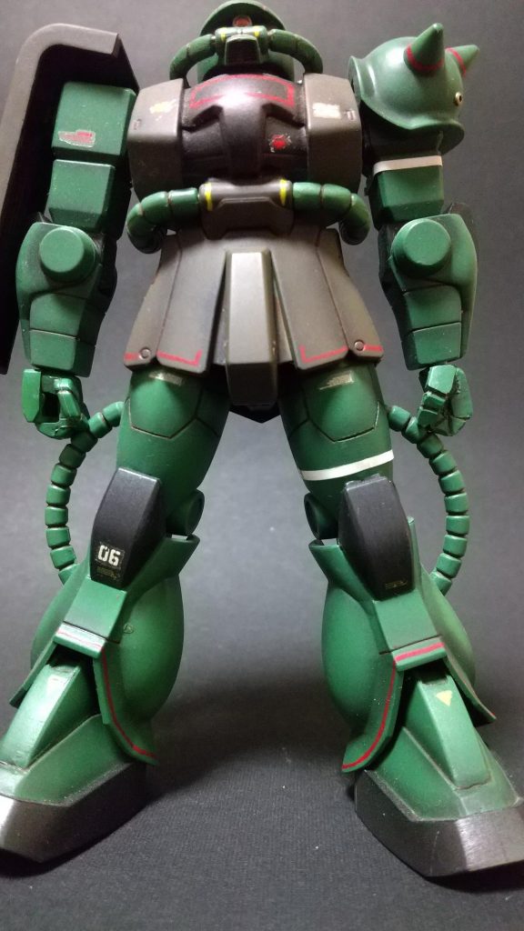 左手はまるまるポリパテ削り出し
右手に武器を持たそうとしてたはずですが手ぶらもカッコいいからいいか