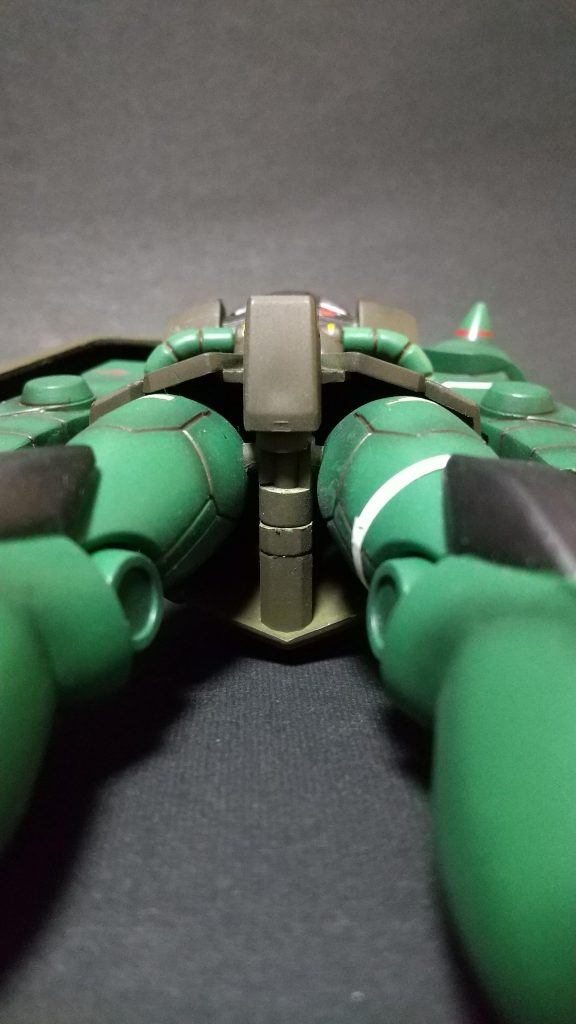 腰前面の取り付けダボを切り取って腰後部に接着するだけの簡単なお仕事ですw