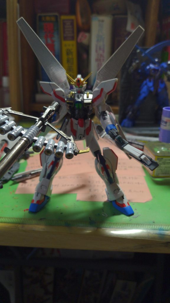 フルブラスター
ハイパーサテライトキャノン×クロススマッシャーの同時運用によって放たれるモードでソーラーシステム×月のマイクロウェーブによって強化されている為コロニーの2つ程軽く壊滅させる程の威力を持つしかしこれを使うと火器系統が一時的に使えなくなり出力が30%下がってしまう為使い所が肝心でるモード！ー