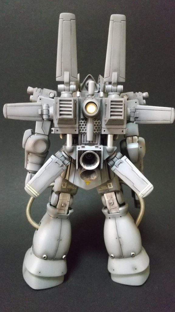 どの方向から見てもカッコいい♪(*・ω・人)背部も抜かり無くエッチングやプラ板、真鍮パイプ等でディテールアップ