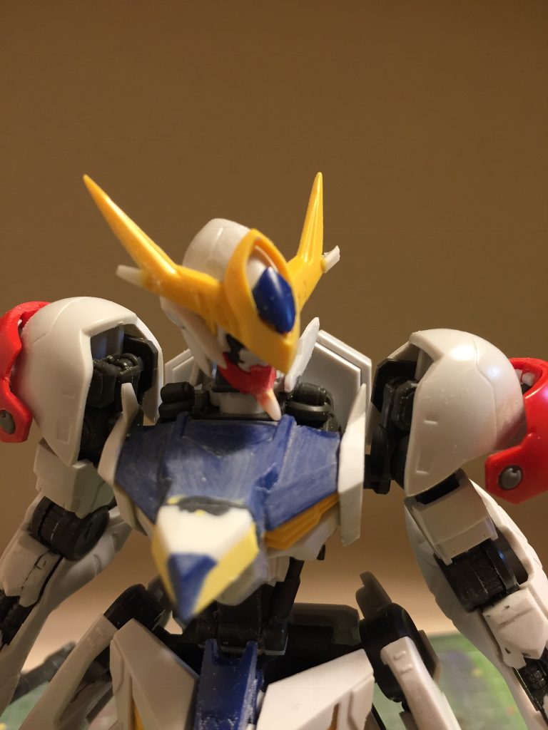 胸の張り出し、ツノを尖らせてます