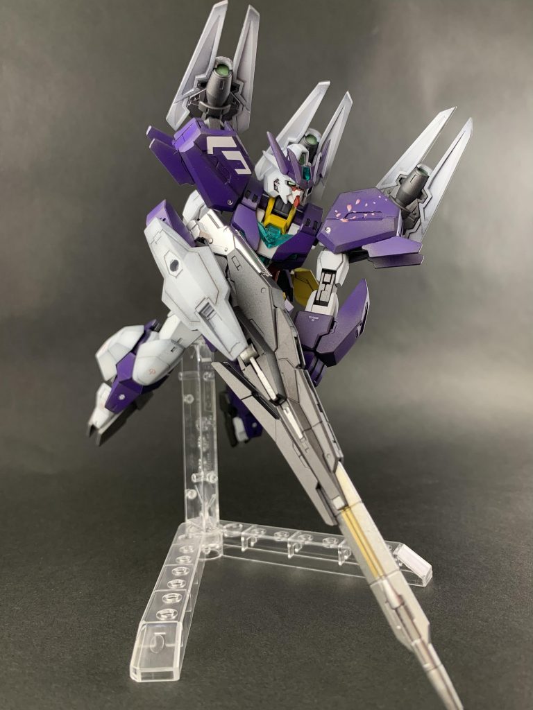 カラーレシピ
白:ガイア EXホワイト
紫:タミヤ パープル
黄:タミヤ イエロー
赤:クレオス サザビーレッド
関節等ガンメタ:ガイア EVOサフガンメタ
センサーなどグリーン:ガンマカ メタリックグリーン
シルバー:ガンマカ シャインシルバー
ゴールド:4アーティストマーカー ゴールド
クリアパーツは裏側にシルバー吹いてます。