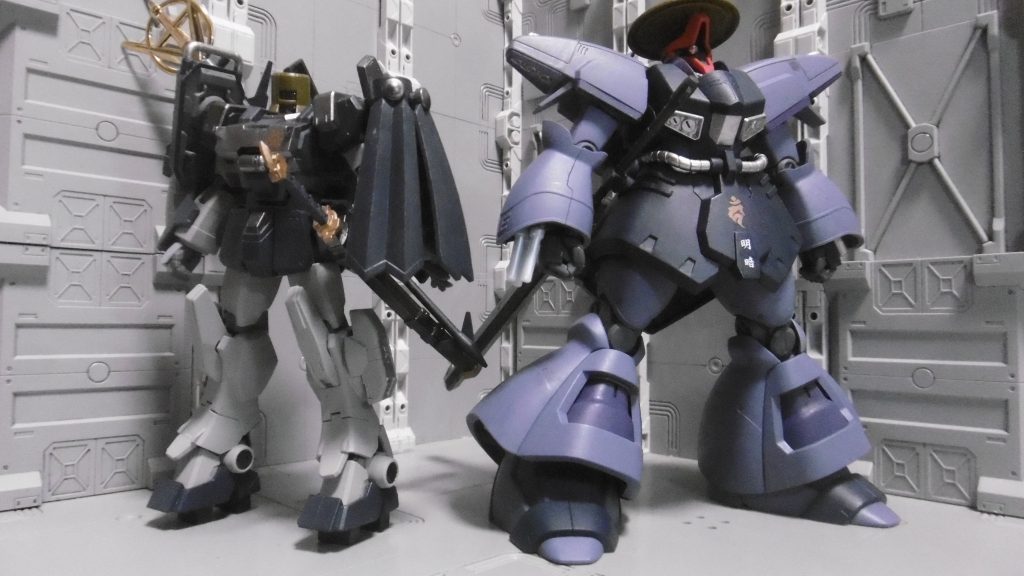 前作の退魔士『斗頼閃』と。
いつかは作ってみたいと思うも上手くまとまらず、またも数年がかりの計画になってしまいましたが、何とか実現できてようやく落ち着きました。*今までに作ってきた【忍者MS】に匹敵するような曲者感*が良いですね。いそうで意外といなかったイメージ【退魔MS】作って良かった。
相方が妖怪陣営に寝返りそうな展開も、また一興かな?
製作動機の中には「妖怪MSを専門に作られるモデラーさんに倒されたい」という不純な物もありました。まさかそんな歪んだ目的からも作る事になるなんて、自分でも予想外でしたね。よし、滅ぼされてこよう!
あくまで傭兵な立ち位置で、大妖怪が相手では倒せない設定です。RPGによくある、賞金稼ぎの吸血鬼ハンターが戻って来なくなるような光景を想像しながら作ってみました。2体同時製作という事で「企画」としましたが、今後も作るかは未定。忍者と違い*ワンパターン化しそう*な予感。
【使用キット&パーツ】
HGBF ガンダムEz-SR
HGBF ディナイアルガンダム
HGBF パワードジムカーディガン
HGBF すーぱーふみな
HGBD リーオーNPD
HGBC ギャ イースタンウェポンズ
HGBC ガンプラバトルアームアームズ
HGBC パワードアームズパワーダー
HGBC 祭ウェポン
HG グレイズ(一般機/指揮官機)
SD 時防流覇利丸
ビルダーズパーツHD MSランチャー01
PC-03
PC-03 プラサポ②
プラ角材5mm
以上になります。長文になってしまい、失礼致しました!