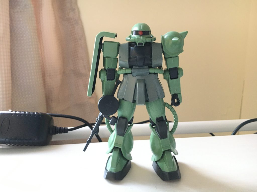 黒と濃緑部分。濃い部分から塗ったせいで後々苦労することになります。