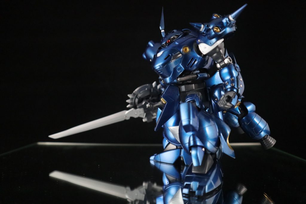 剣盾。
どちらに持っても盾が外側向くように磁石でセット。
HGBCハイパーガンプラバトルウェポンズのものをほぼそのまま。剣だけパテで整形してます。