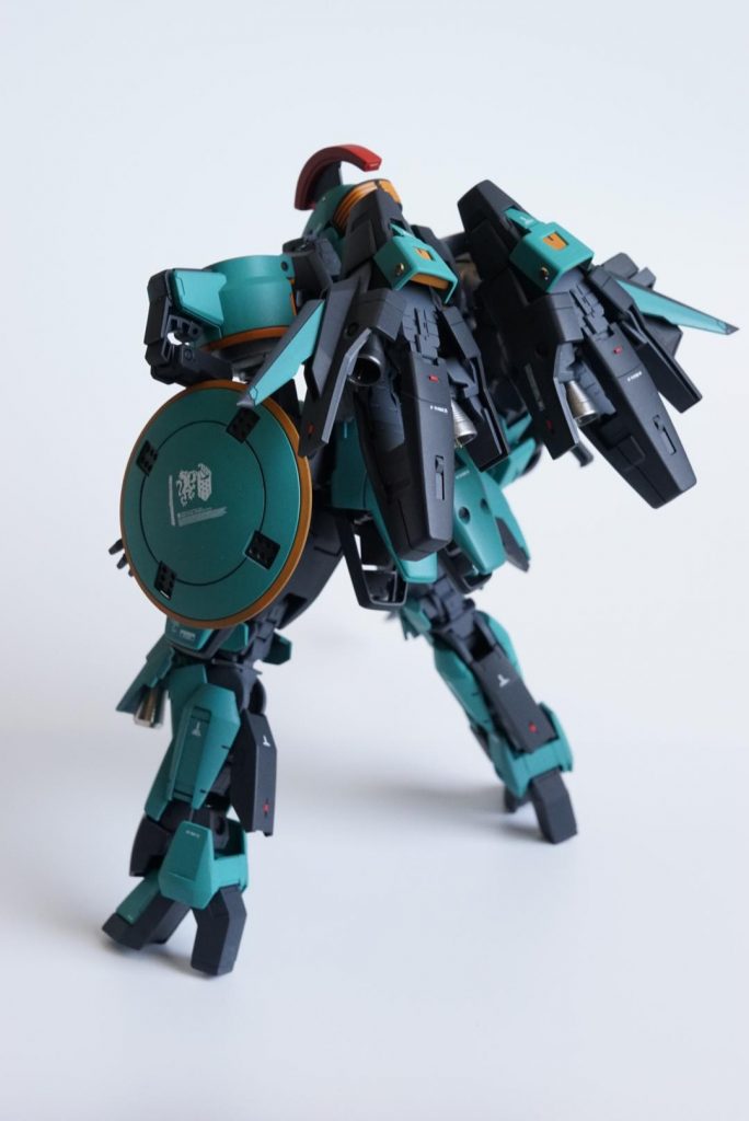 バックショット
一応宇宙戦でも使用可能のバーニアをトールギスから移植しました
カルタさんが地球から離れるかは分かりませんが(笑)