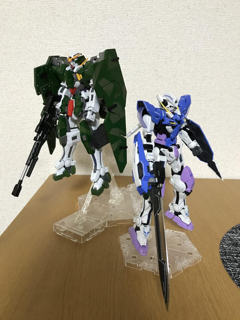 前回作ったエクシアと並べます。
これもやりたかったので、個人的にはかなり満足してます(๑˃̵ᴗ˂̵)