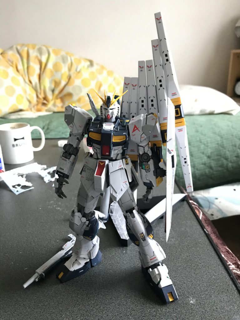 ビームライフルがすぐ外れるので、外しました。この状態で飾るのもありかなと思います。( ´∀｀)