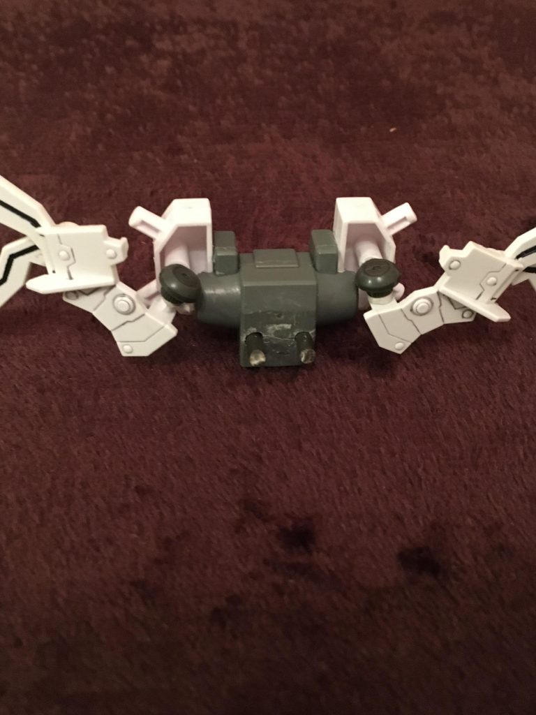 ウイングはこんな感じにジャンクパーツの組みあせてで再構築してます。