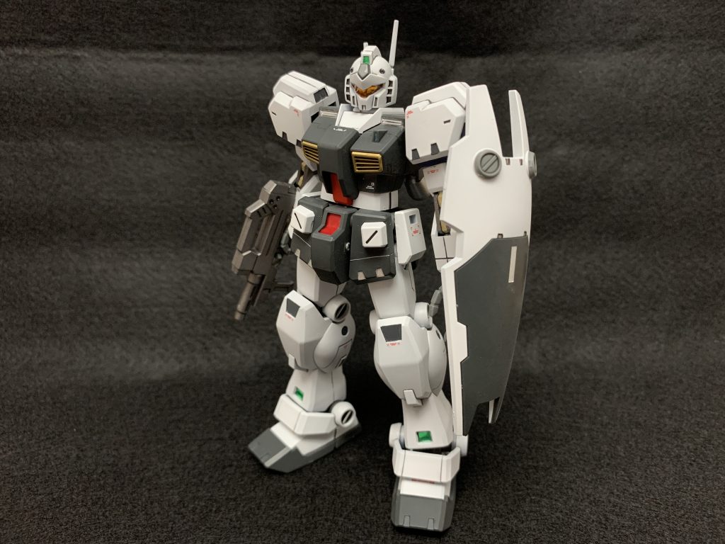 黒はそのまま、腕顔足はサフレス銀下地からの白塗装