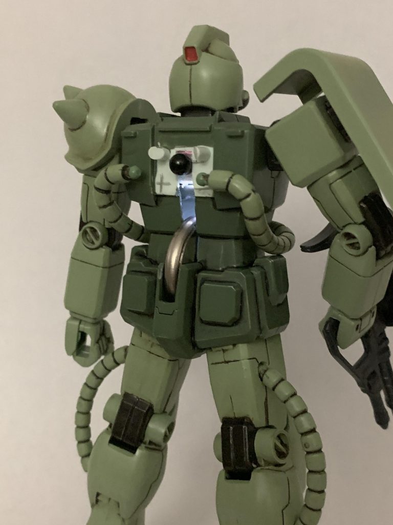 ボタン電池を入れれば点灯します