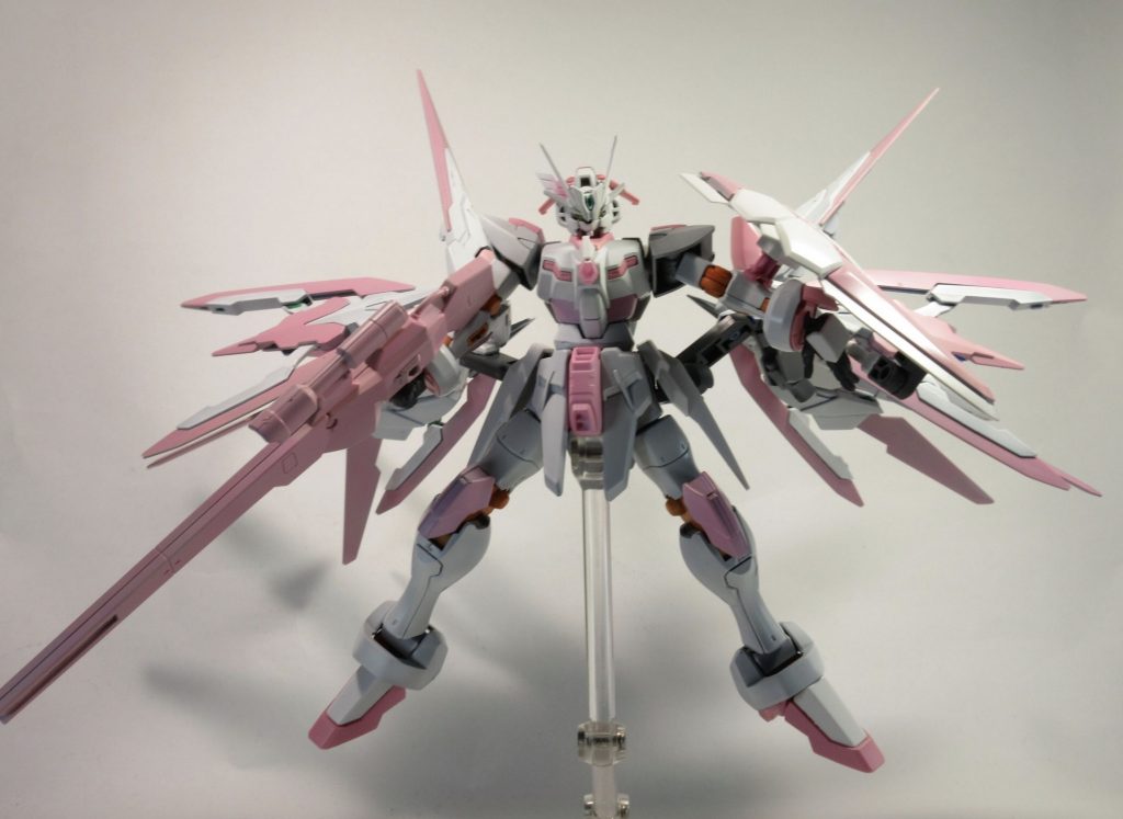 背部複合兵装「プリンシパル」
アルケインのフルドレスやG-セルフのパーフェクトパック、G-ルシファーのファンネルをモチーフにした大型ユニット
アルケインに高い機動力と火力を与え、さらに重心を下げ射撃を安定させる。
またパーツを展開させることで一時的に3倍近い機動力を発揮する。
名前の由来は中の人の1EPから