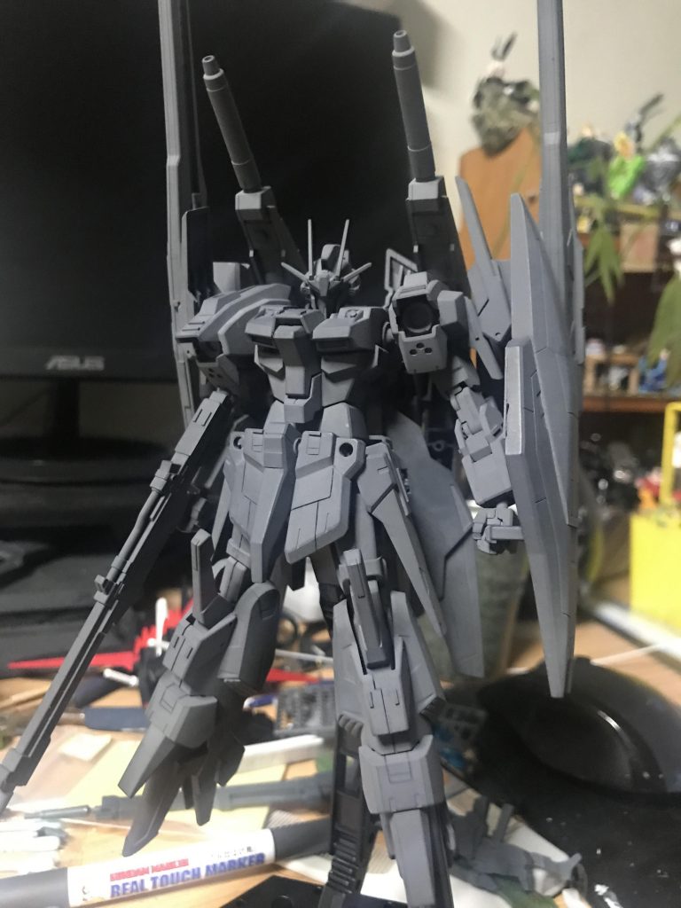 サフはアクリジョンベースカラーのグレーを使用しました。