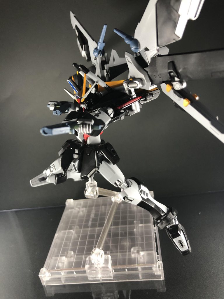 ノワールといえば二丁拳銃ですよね!
腕クロスするやつも隠者の広い可動範囲のおかげでめちゃくちゃかっこよく決まります!
使ったハンドガンは多分アメイジングウェポンバインダーのやつだと思います。