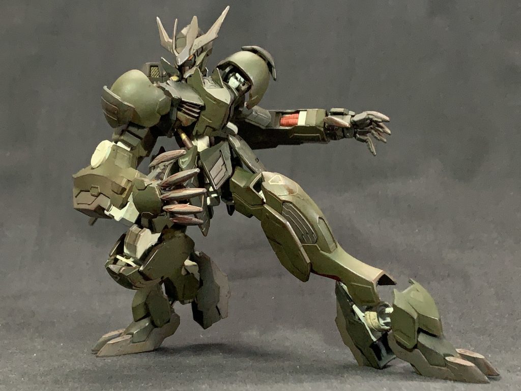 バルバトス は荒々しいポージングが似合いますねね