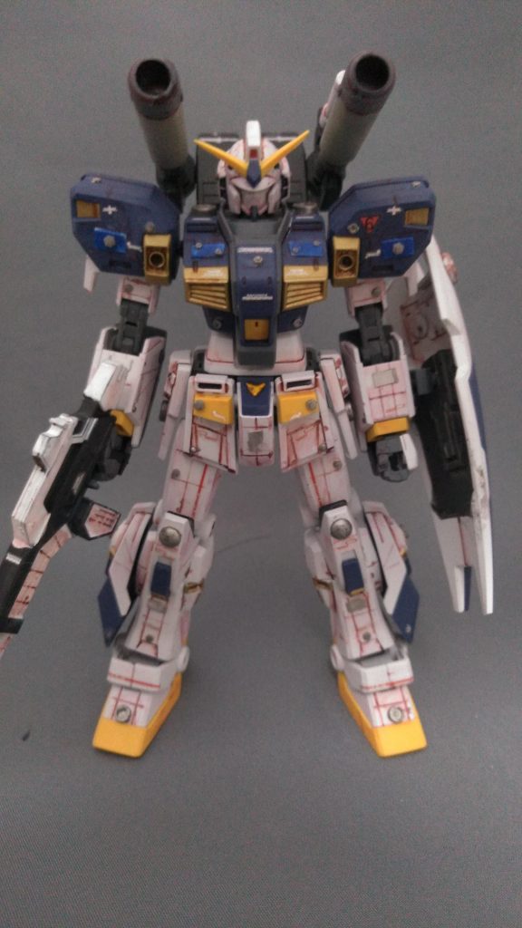 スジボリ、スミ入れ、ディテールアップパーツをつけた状態です。スミ入れ塗料はあえてぼやかすように拭き取ってます。