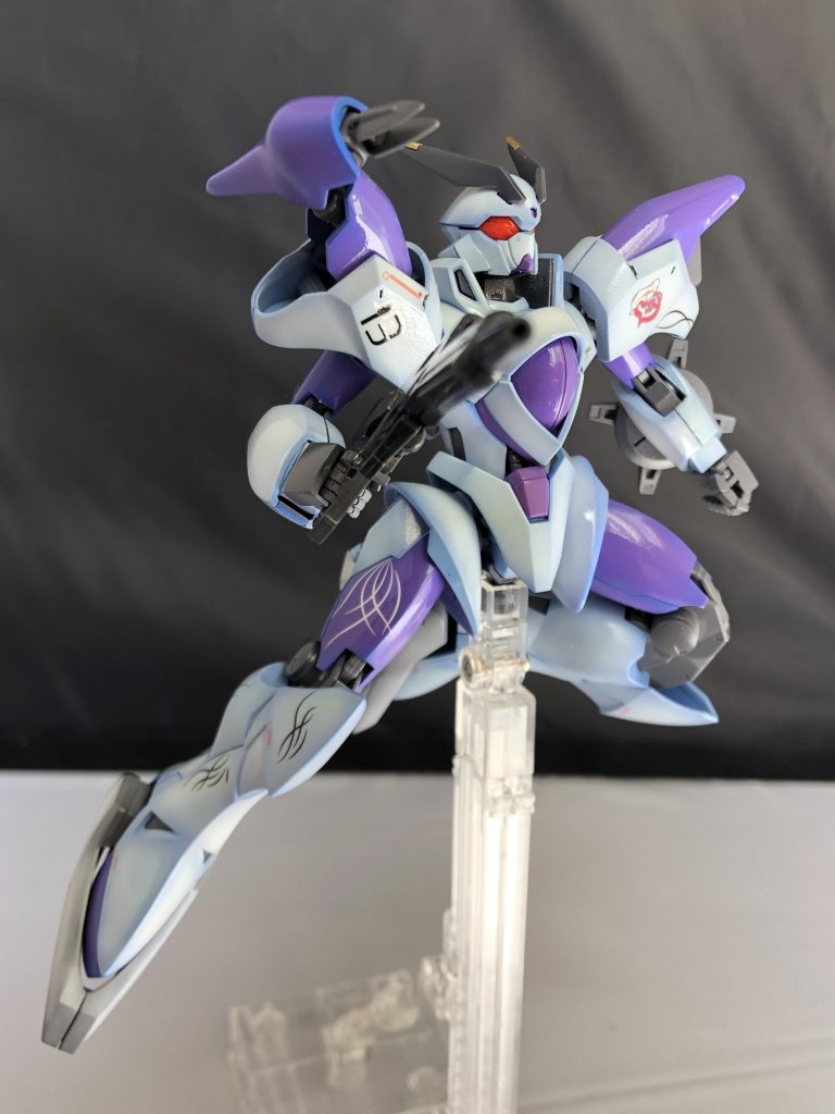 もちろん肩のビームガンやメインカメラの差し替え、ビームライフルのサイト開閉は可能。
ちなみにビームローターのエフェクトは未塗装ながら非常に出来がいい。