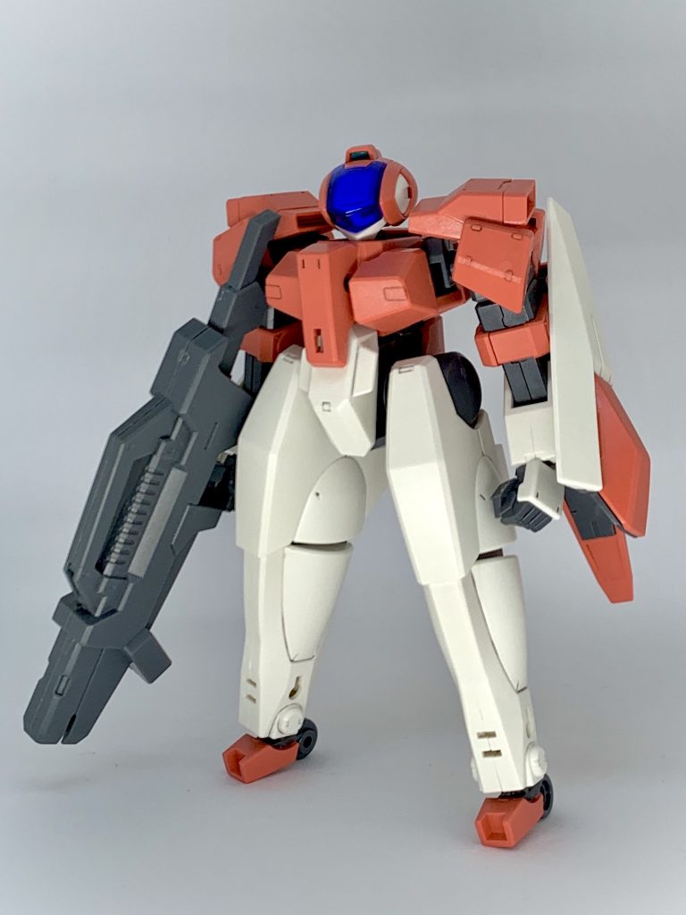 ランチャーはHGアストレアから(趣味)。
あともう一箇所だけエクシア系のパーツを使ってます(足首)。
