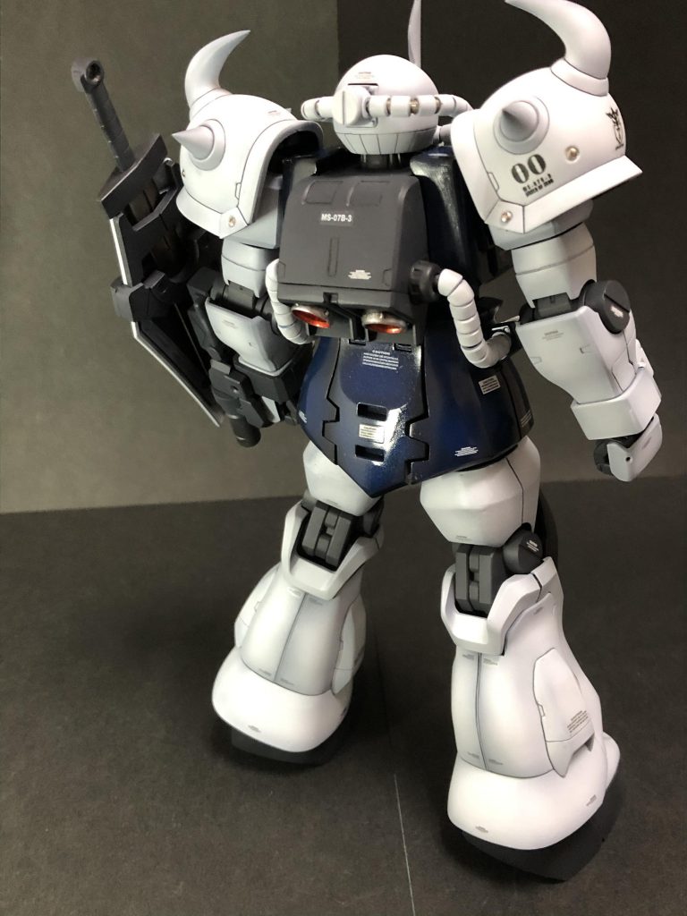 原作に従いスカート後部の切り分け