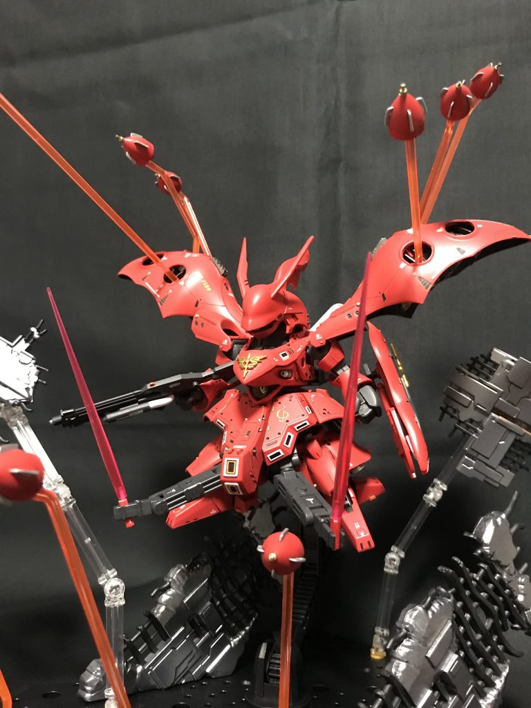 ガンダムフロント東京限定のデブリパーツも配置し、「一瞬の動き」を強調してみました。