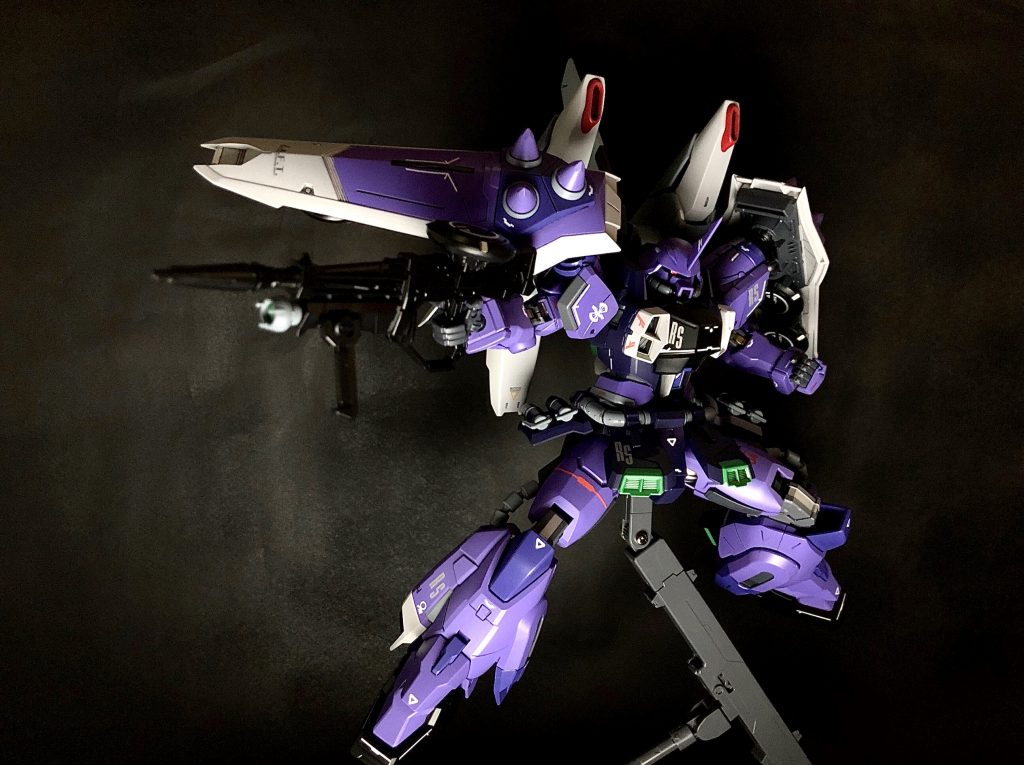 ・MMI-M633 ビーム突撃銃　ザクシリーズのメイン武装。　命中精度こそ低いものの、優れた速射性能でビーム弾をばら撒き多数の敵への同時攻撃を可能とし、ビームエネルギーを供給するマガジンはドラム型を採用している。
・対ビームシールド　対ビームコーティングが施されたシールド。オーブから流入した超高硬度金属製錬技術による3本の衝角備え、これを使った突進攻撃も可能。裏面にはビーム突撃銃の弾倉をマウント可能なハードポイントを備える。また、内部はMA-M8ビームトマホークの収納スペースとなっている。