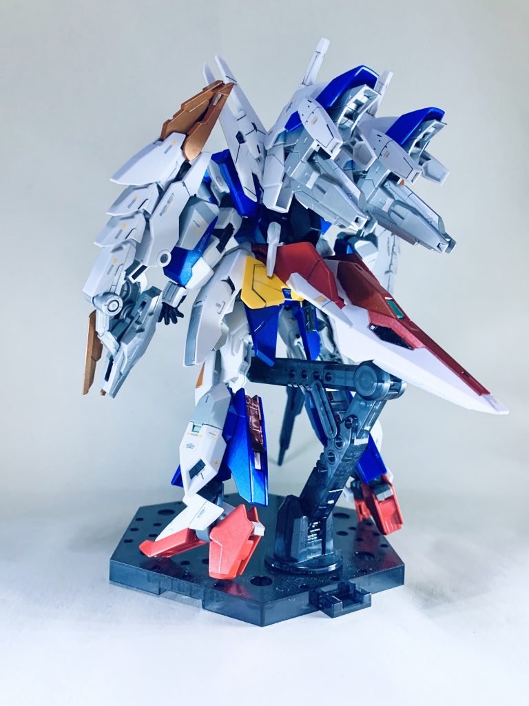 毎回後ろ姿は拘っているのですが、今回はかなりイカツい感じに出来たんじゃないでしょうか。
画像は補助つけてますが、ちゃんと自立します(=゚ω゚)ノ