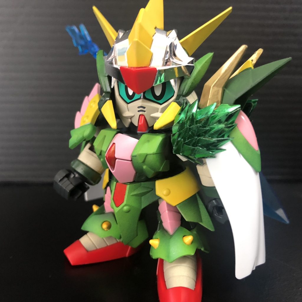 なんとなくシェンロンのイメージでカラーリングを考えたが、肩のサイドの部分とか要所要所にピッコロみが…。