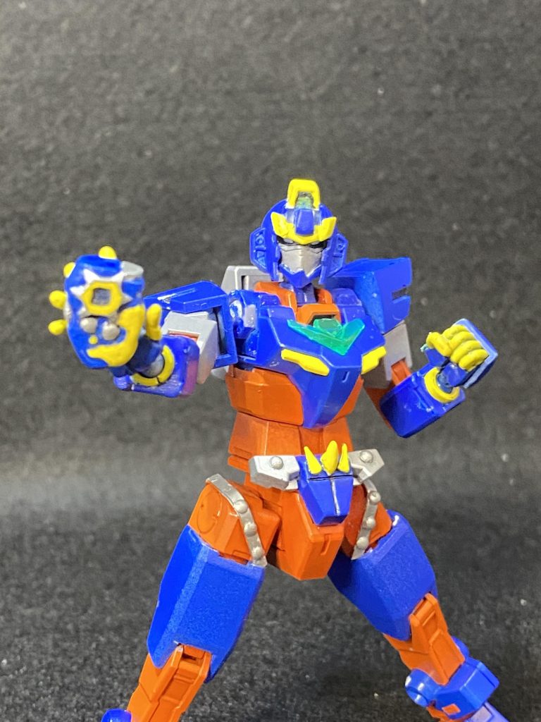 コアガンダムサイズのDスキャナーも作ってみました。プラ板を重ね削って、一部パテを持って製作。これも思いつきで作った物なので大分荒削りな出来ですね。