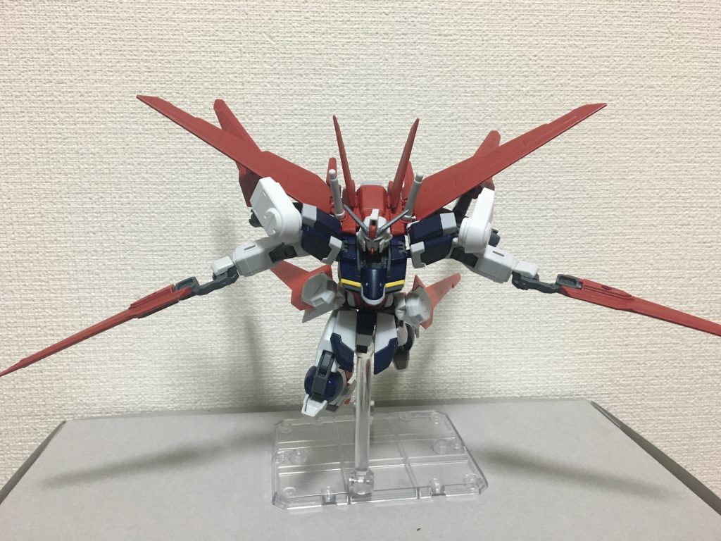 背中のバインダーは取り外して、ソードガンとして装備可能で、これを使うことで速度は若干を損なわれるものの、全部外しても元々のインパルスと同じ速度のまま戦闘が可能です。