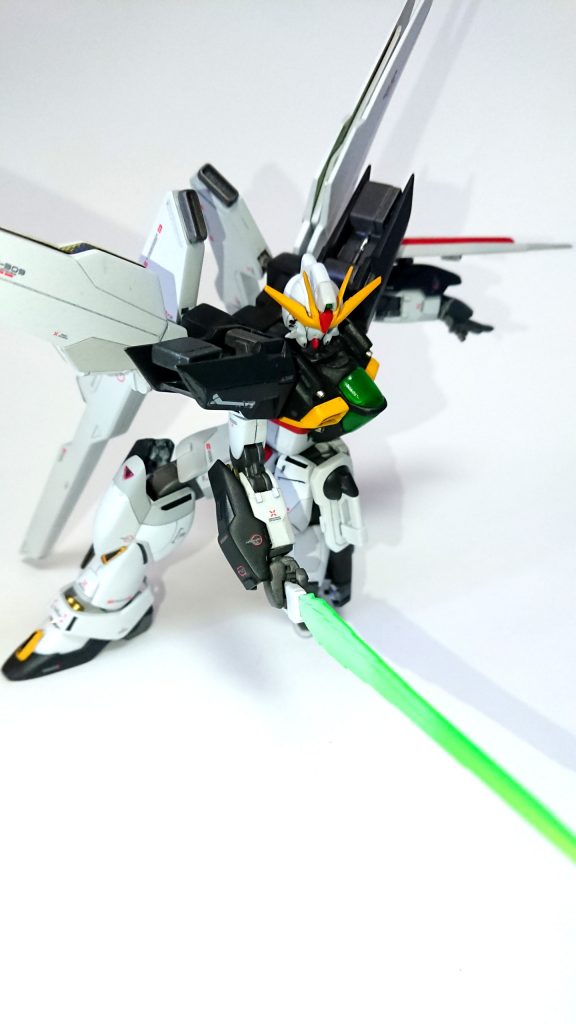 ハイパービームソードはガイアカラーの蛍光グリーンを吹いた上にホワイトを吹いています。ソードの熱表現、初めてやったんですけど、中々気に入ってます。