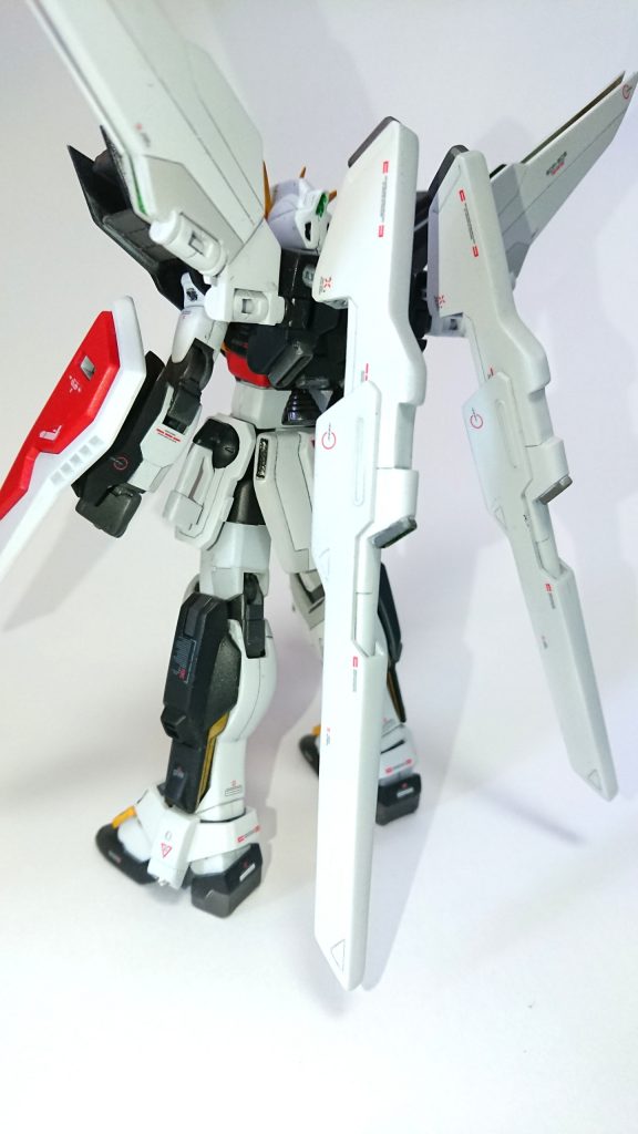 バックパックはダクトをコトブキヤの市販パーツに置換え。ツインサテライトキャノンのセンサー基部、ダクトも同様です。
バーニアは普通に塗装になります。