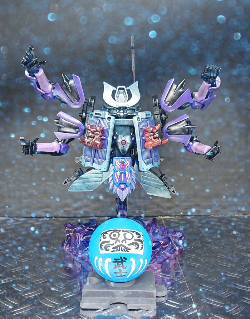 魔王アースリィのもとに来た黒。
魔王は水色の玉から魔力を増幅させた「水色のダルマ」を取り出し呪文を唱え、そこから無双狼虎ガンダムの阿修羅の力を秘めた「阿修羅の冥衣」を召還、それを与える代わりに、黒を落武者系、異形系を束ねる魔王軍の四魔将の一人「外道衆の頭目」として配下にしたのであった。
※オヤジーズでの自分の色は水色です。なのでダルマも水色(ダルマは虎王アースリィの作者、オヤジーズのwagunaさんの作品です。)