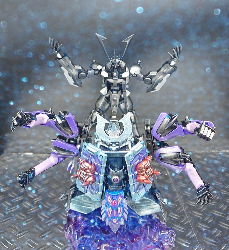 黒「さぁ阿修羅の冥衣よ、儂(わし)の体を覆え!」