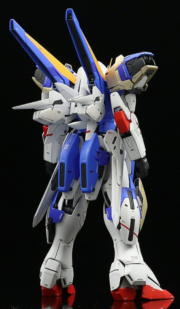 赤いラインなどワンポイントで追加