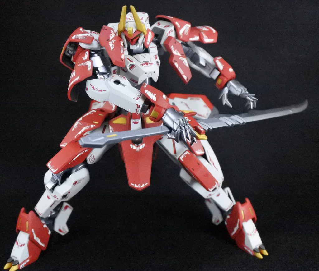 腰はボールデンアームのジョイントを使って延長しているので、捻りを加えることができます。