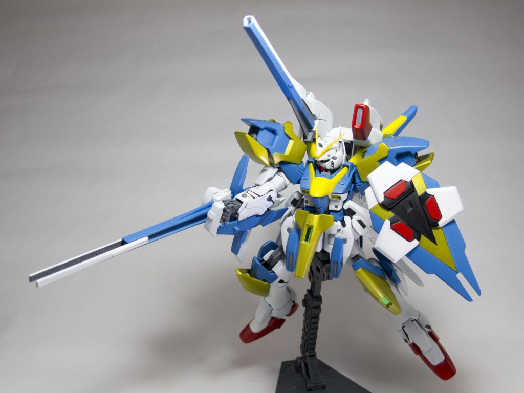 全体像です。肩のせり出し機構は【制作工程1と2】をご覧ください。また改造にあたっては、ホビージャパン2010年2月号のVガンダム特集やネットの制作記など、先人の知恵を参考にいたしました。