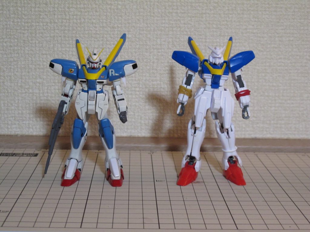 【制作工程5】左は先日投稿した[V2ガンダム(旧キット1/144)です。右は今作、ミキシング中のころです。