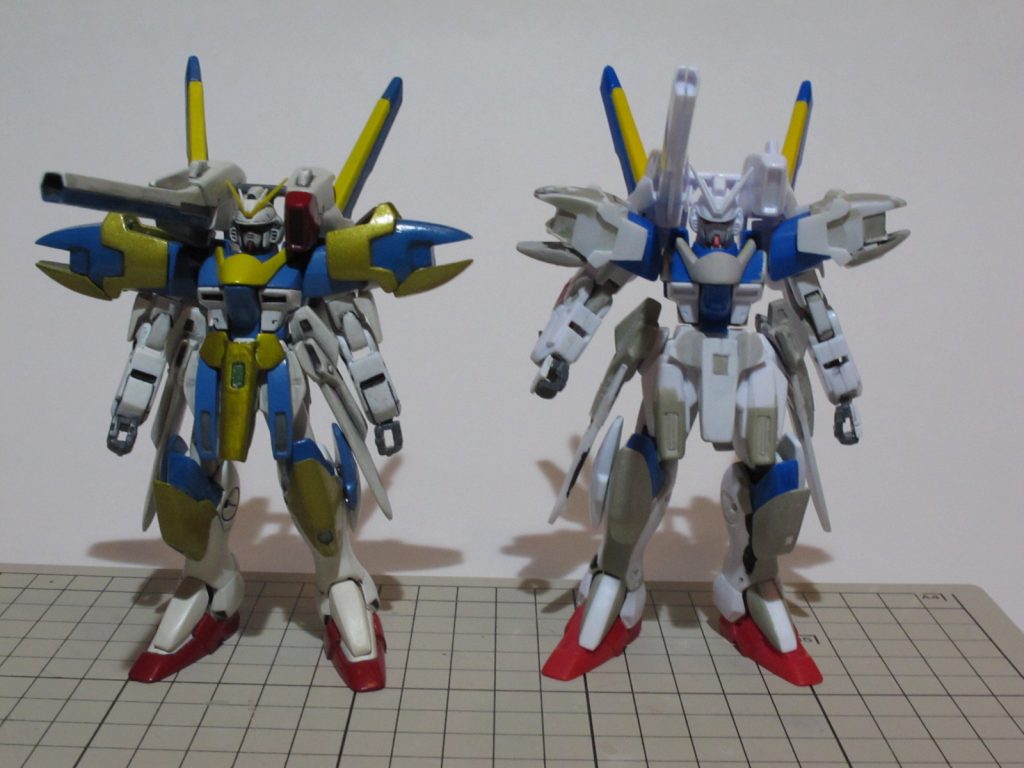 【制作工程3】左は先日投稿したV2アサルトバスターガンダム(旧キット+B-CLUB改造パーツ)、奇跡の自立状態ですw。右は今作、アサルトパーツ制作中のころのものです。