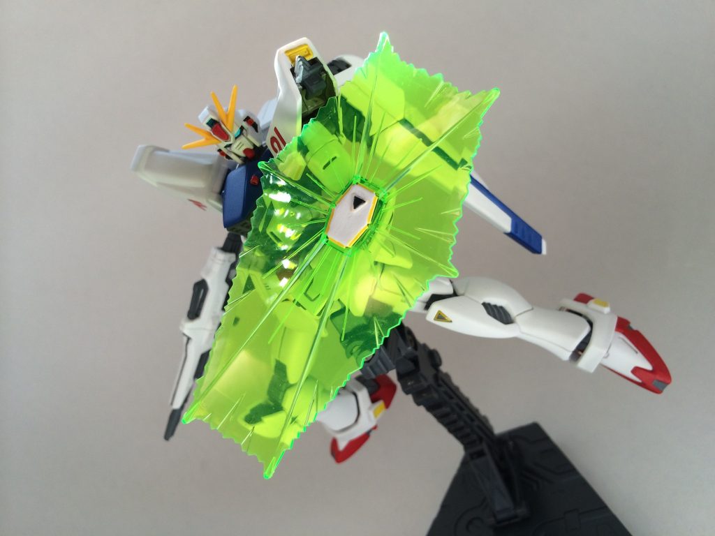 　飛行中のイメージで撮りました。グリーンのクリアパーツがきれいに撮れたのもお気に入りポイントです。