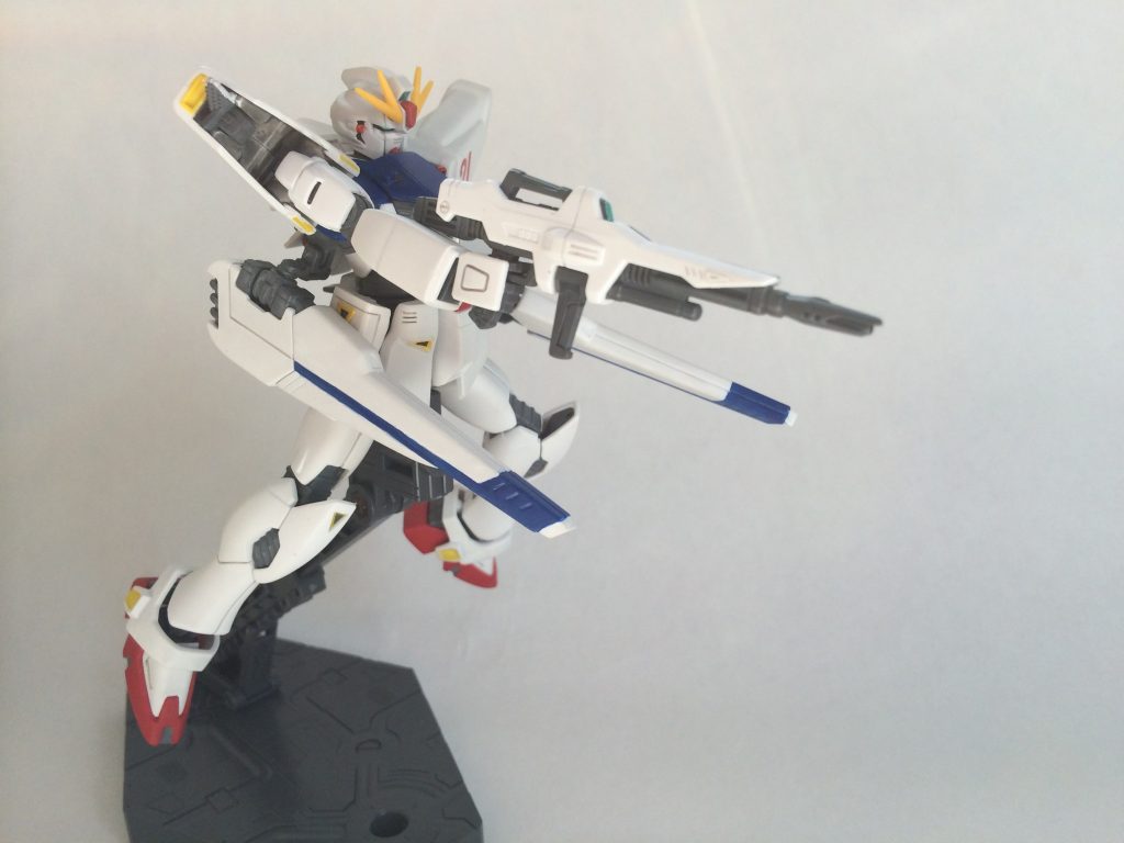 　劇中では「強力すぎて〜」あまり使われなかった印象のヴェスバーを両方展開してみました。この青のラインのマスキングとレタッチにとても苦労しました。